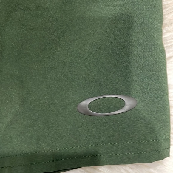 Oakley 18” board shorts men’s swim performance for 34 - Picture 2 of 8